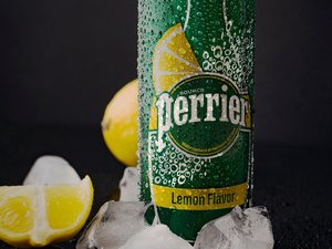 Accusé de "commercialisation trompeuse", Perrier autorisé par la justice à vendre ses produits sous l'appellation "eau minérale naturelle"