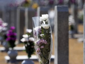 "Sa carte d'identité mentionnait encore notre adresse" : un père découvre sur internet que sa fille est morte et enterrée depuis trois mois