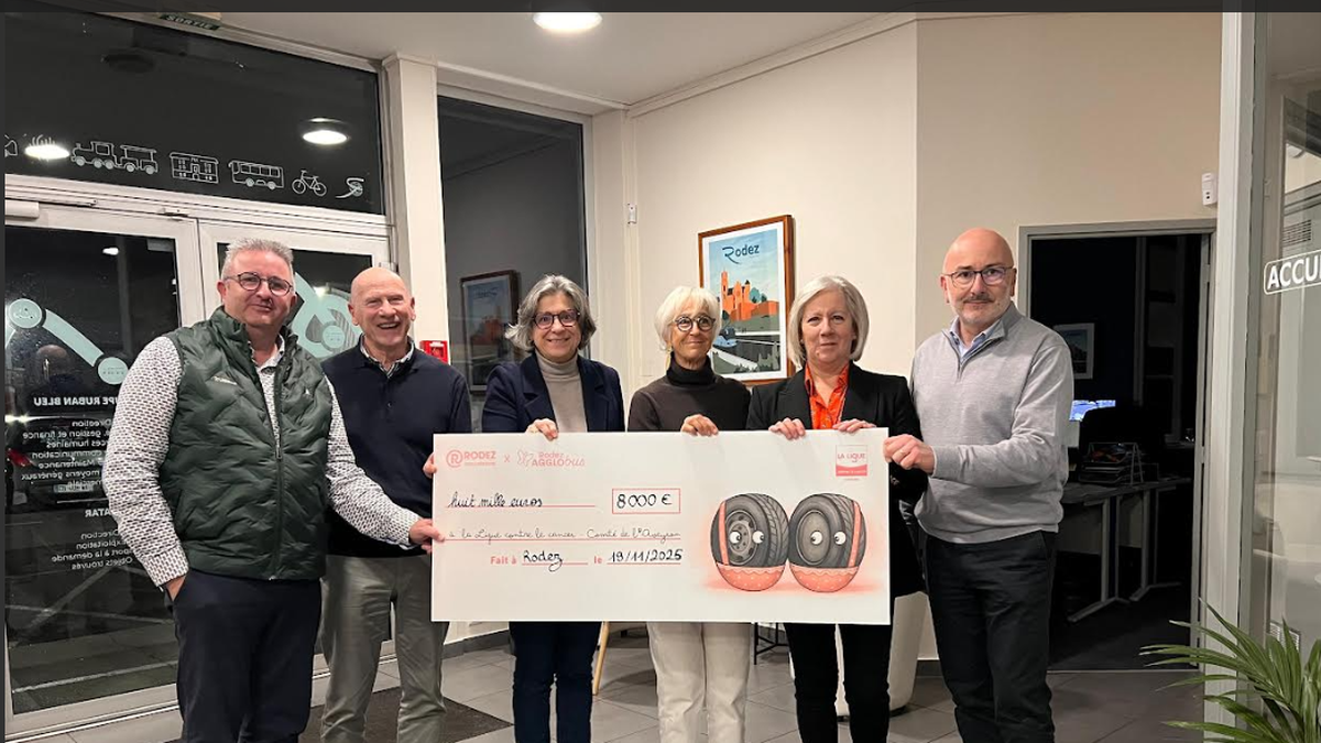 Le réseau Agglobus de Rodez fait un don de 8 000 € à la Ligue contre le cancer de l’Aveyron