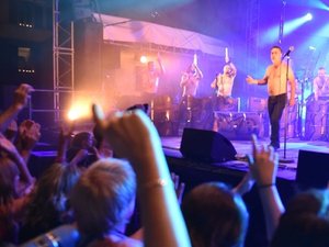 VIDEOS. De la musique qui réchauffe : les Tambours du Bronx et Babylon Circus viennent dégeler les Aveyronnais