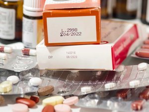 Des milliers de tonnes de médicaments détruits alors qu'ils sont encore efficaces : va-t-on enfin rallonger leus dates de péremption ?