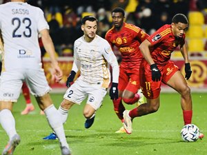 Football : Rodez et Dunkerque toujours à égalité sous la neige, suivez la rencontre en direct