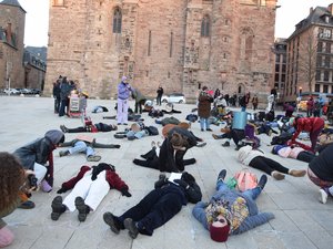 Plus d'une centaine de personnes à Rodez pour dénoncer les violences faites aux femmes