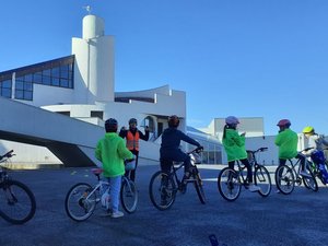 "Cyclistes, brillez !" : pour mieux être vu, l'association Vélocité Rodez Aveyron relaie cette opération nationale sur le département
