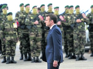 Un service militaire volontaire va-t-il voir le jour en France ? Voici ce qui est envisagé par Emmanuel Macron