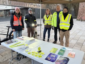 VIDÉO. "Cyclistes, brillez !" : l'association Vélocité Rodez Aveyron sensibilise à la visibilité en hiver