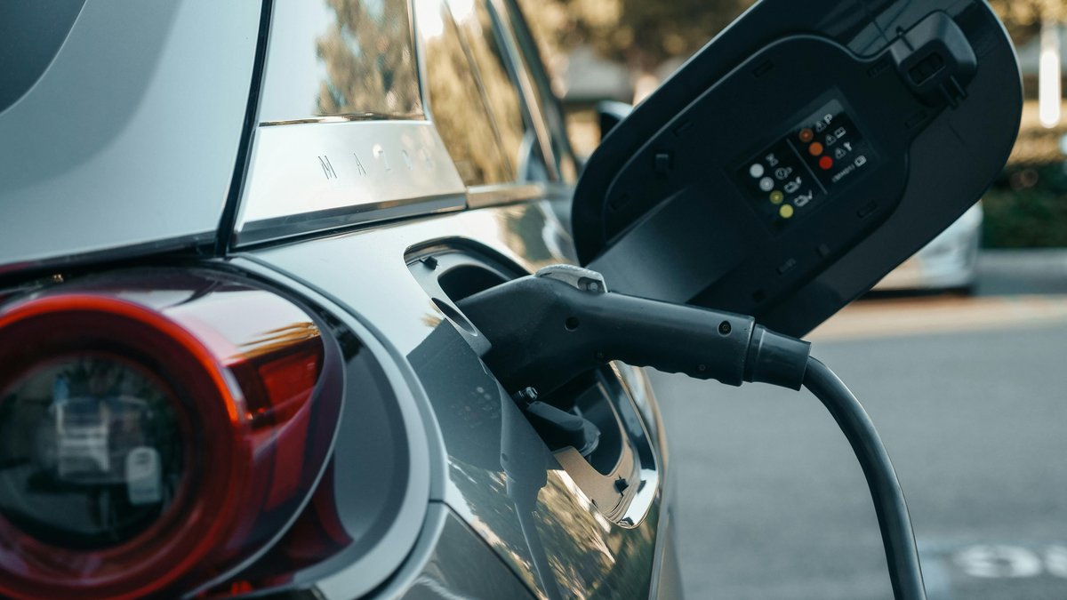 Voiture électrique : le bonus écologique augmenté jusqu’à 5700 € en 2026, à combien aurez-vous droit ?