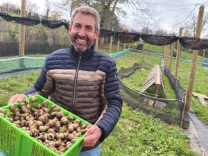 "Commercial, plombier, cuisinier... il faut savoir tout faire !" : à Bournazel, objectif 150 000 escargots pour Guillaume Turlan
