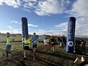 "C'est un moment important qui rassemble les élèves" : 3 000 jeunes Aveyronnais au départ de la 30e édition du cross scolaire départemental