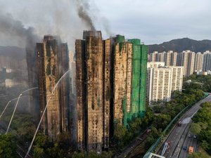 Incendie d'un complexe résidentiel à Hong Kong : au moins 55 morts, lutte toujours active contre les flammes... le point ce jeudi matin