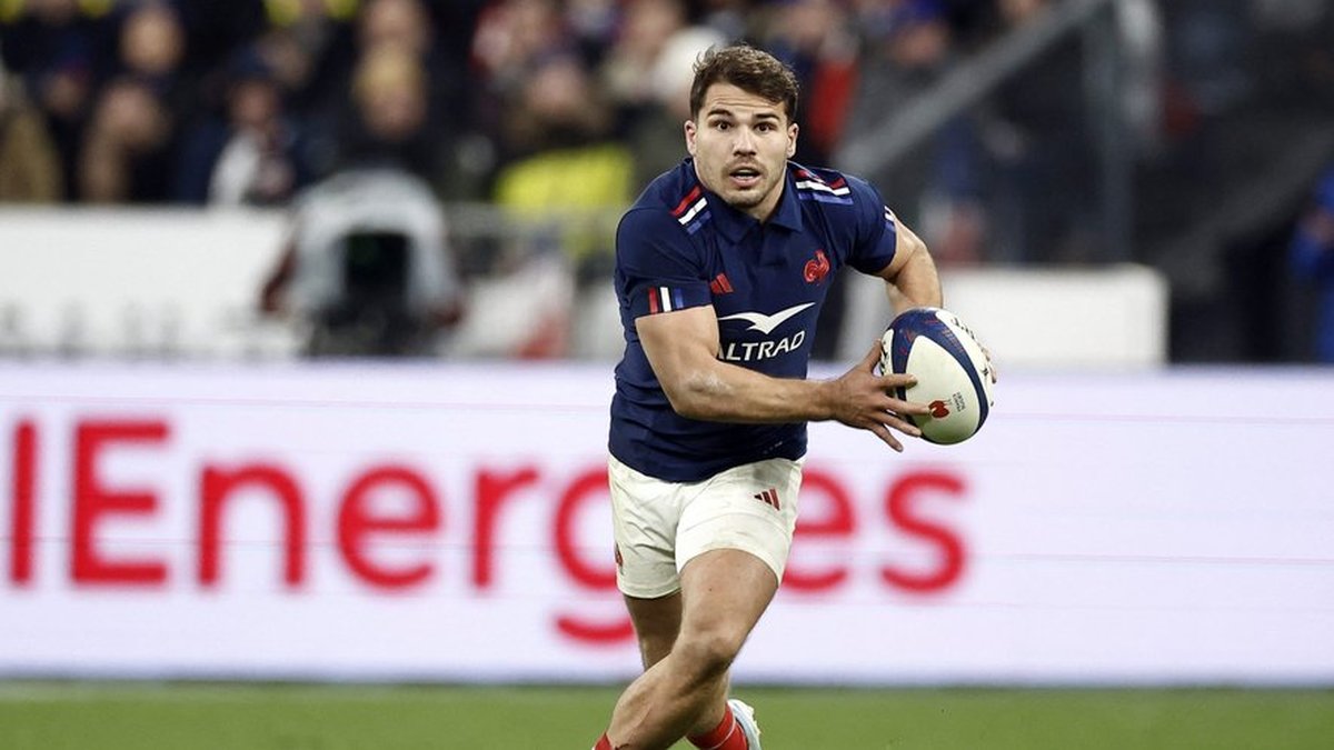 Il est enfin de retour : après 266 jours d’absence, Antoine Dupont va retrouver les terrains de rugby ce samedi 29 novembre