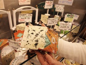 Nutri-Score : roquefort, laguiole, pérail, bleu des causses échappent à l'algorithme, en Aveyron, les fromages gagnent la bataille de la notation obligatoire
