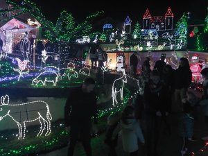 3,8 km de guirlandes, 55 000 Leds, 180 heures de travail : cette maison en Aveyron est l'une des plus belles de France pendant les fêtes