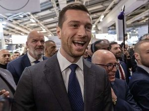 "Il voulait provoquer un sursaut de conscience" : le retraité de 74 ans qui a écrasé un Suf sur la tête de Jordan Bardella ressort libre de sa garde à vue