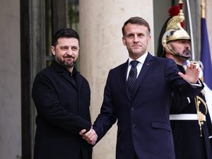 Guerre en Ukraine : sur la question des territoires, le plan de paix "ne peut être finalisé que par le président Zelensky" déclare Emmanuel Macron