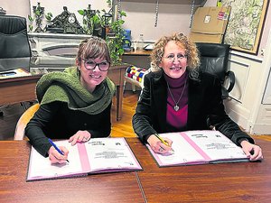 "C'est une véritable richesse pour le territoire" : un premier contrat d'accueil et d'intégration signé en Aveyron