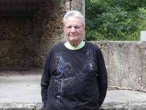 "À sa place, j'aurais bien offert la douzaine !" : un maire de l'Aveyron apporte son soutien à l'agresseur de Jordan Bardella