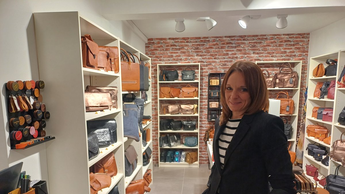 Nouveau commerce : "C'est un objet que l'on a besoin de toucher", rue du Touat à Rodez, un parfum de cuir à la maroquinerie Maison Granit