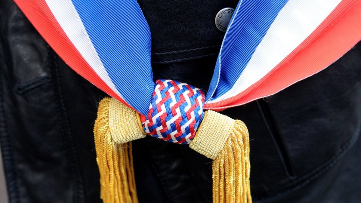 "On fait tourner la boutique" : parti à Tahiti il y a cinq mois, le maire de cette commune d'Occitanie abandonne ses administrés sans démissionner