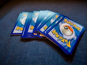 "En revendant vos cartes, vous êtes imposable" : quand les impôts traquent les revendeurs compulsifs de cartes Pokémon