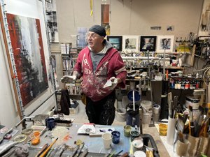 "Un voyage dans la mémoire" : l'artiste JiCé s'installe pour un mois au Bal des créateurs de Rodez