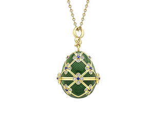 Il vole un Suf Fabergé d'une valeur de 20 000 dollars et l'avale : la police attend que le cambrioleur le rende "naturellement"