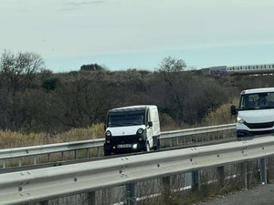 A-t-on le droit de rouler sur l'autoroute A75 avec une voiture sans permis, même en restant sur la bande d'arrêt d'urgence ?