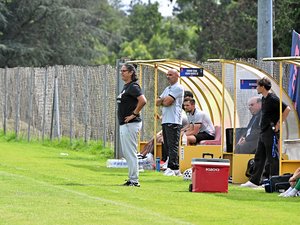 Football : "La priorité, c'est de se retrouver", avance Karima Taieb, l'entraîneure de Rodez, avant le choc des mal classés face à Guingamp ce samedi