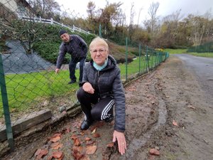 "On ne sait pas s'il s'agit d'une fuite ou bien d'une source" : le mystère de l'eau qui coule depuis des mois près de ce lycée de l'Aveyron
