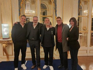 "Moi qui ai eu 5/20 au bac de français" : l'écrivain aveyronnais Olivier Norek entre ministère de la Culture et "Vivement dimanche"