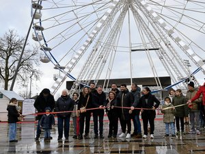 Fêtes de Noël : inauguration de la grande roue, ouverture du marché de Noël, à Rodez, les animations prennent de la hauteur