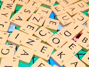 "Masculinisme", "conclave"... Quels sont les dix mots dont la consultation en ligne a le plus progressé en 2025 ?