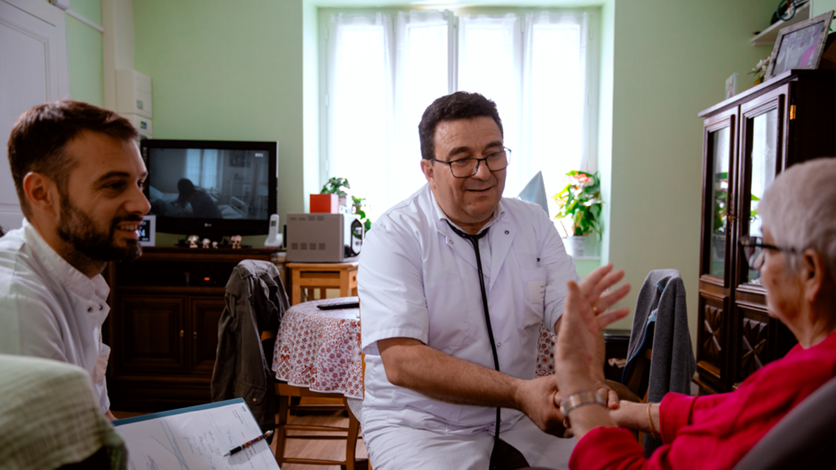 "Souvent demandé par les patients eux-mêmes" : en Aveyron aussi, l'hospitalisation à domicile gagne du terrain