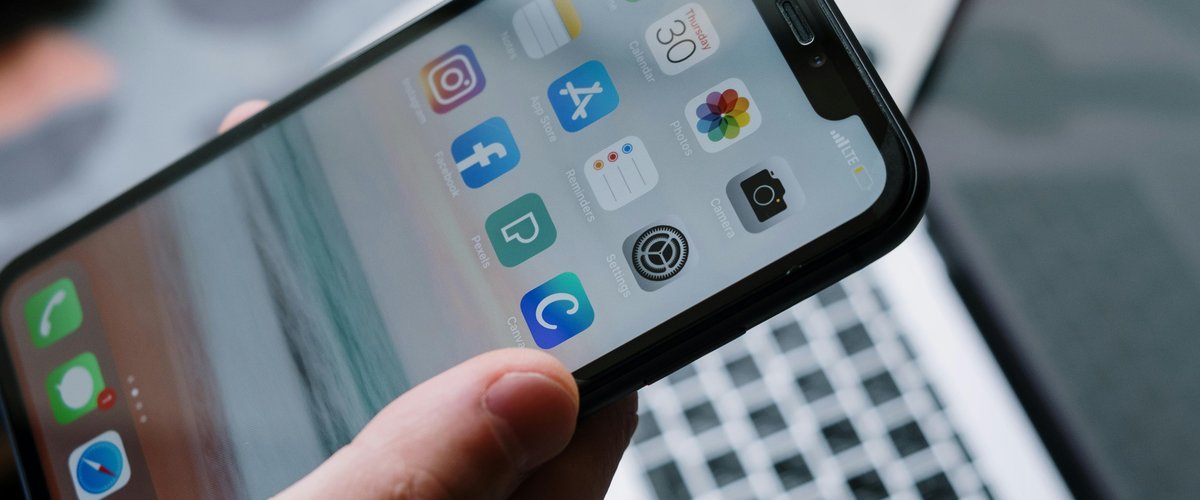 Réseaux sociaux : la France va-t-elle emboîter le pas à l’Australie et interdire l’accès aux moins de 15 ans ?