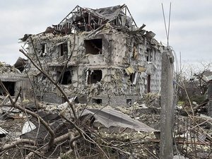 Guerre en Ukraine : pourquoi un célèbre archéologue russe a-t-il été arrêté et risque jusqu'à 10 ans de prison ?