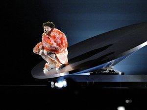 "J'ai décidé de renvoyer mon trophée" : il avait remporté l'Eurovision en 2024, pourquoi l'artiste Nemo a-t-il choisi d'abandonner son titre ?