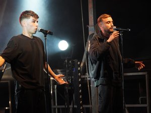 VIDÉO. Antes & Madzes : un nouveau chapitre s'ouvre avec l'EP "Merci De rien" et une tournée en 2026, le face caméra des deux rappeurs de Rodez