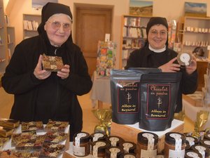 "Bon pour le moral et il y a du magnésium dedans!" : avec ses chocolats, l'abbaye de Bonneval ne craint pas la crise de foi