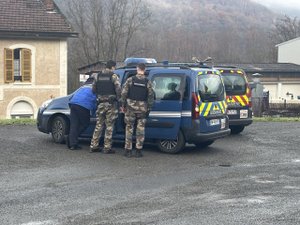 Disparition inquiétante en Aveyron : les équipes cynotechniques guident les enquêteurs vers la rivière, Vivianne Jalby est toujours introuvable