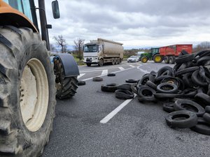 Dermatose nodulaire : quels sont les routes bloquées en Aveyron par les agriculteurs et les itinéraires à emprunter ce mardi 16 décembre ?