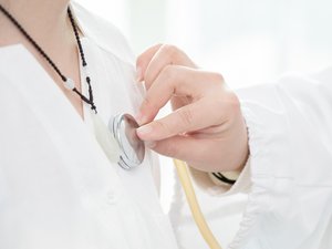 "Les indicateurs continuent d'augmenter" : l'épidémie de grippe touche désormais la France entière, tout le pays est en rouge