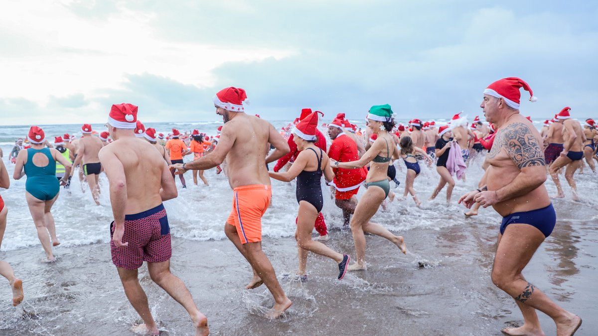 VIDÉO. Pour sa 41e édition, le grand bain de Noël de Valras-Plage a failli perdre un de ses participants