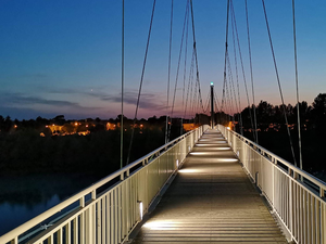 Pari stupide ou nuit d'ivresse ? Elle se déshabille près d'une passerelle et finit dans la Garonne, les pompiers la récupèrent à 700 m de là