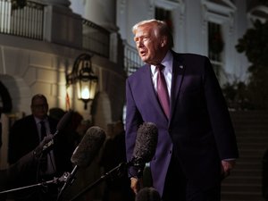 Une partie du dossier Epstein rendue publique : les victimes s'indignent, Donald Trump prend une position lunaire