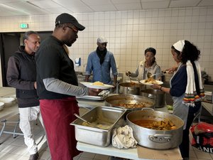 VIDÉO. "L'argent, quand je vais mourir, je ne l'emporterai pas" : un Noël qui rime avec partage à la salle des fêtes de Rodez
