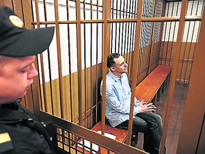 "La balle est désormais dans le camp de la France" : Moscou dit avoir fait une "proposition" à Paris au sujet de Laurent Vinatier, emprisonné en Russie