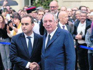 Instabilité politique, Donald Trump, pouvoir d'achat... quels ont été les événements les plus marquants pour les Français, en 2025 ?