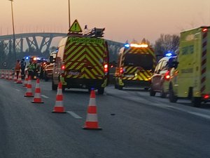 Un camion des pompiers en intervention percuté sur l'autoroute : le bilan grimpe à 10 blessés dont un bébé dans un état grave
