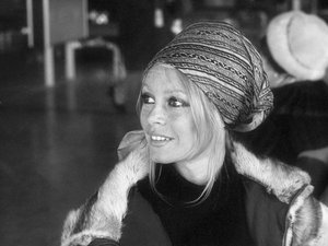 Mort de Brigitte Bardot : Emmanuel Macron, Saint-Tropez, SPA... les hommages se multiplient après la disparition d'une icône