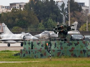 Navires d'assaut, bombardiers, tirs à balles réelles... L'armée chinoise continue de terroriser Taïwan en simulant un blocus de l'île